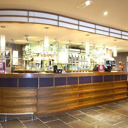 Premier Inn Glasgow นิวตันเมิร์นส์ ภายนอก รูปภาพ