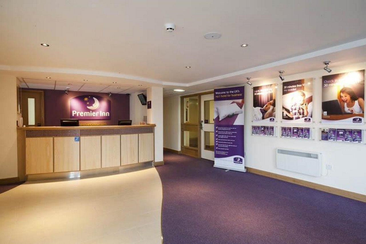 Premier Inn Glasgow นิวตันเมิร์นส์ ภายนอก รูปภาพ