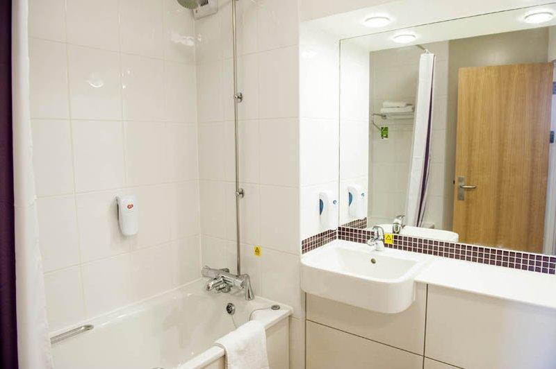 Premier Inn Glasgow นิวตันเมิร์นส์ ภายนอก รูปภาพ