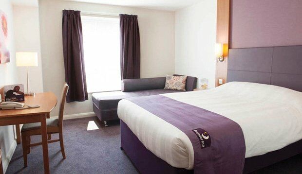 Premier Inn Glasgow นิวตันเมิร์นส์ ภายนอก รูปภาพ